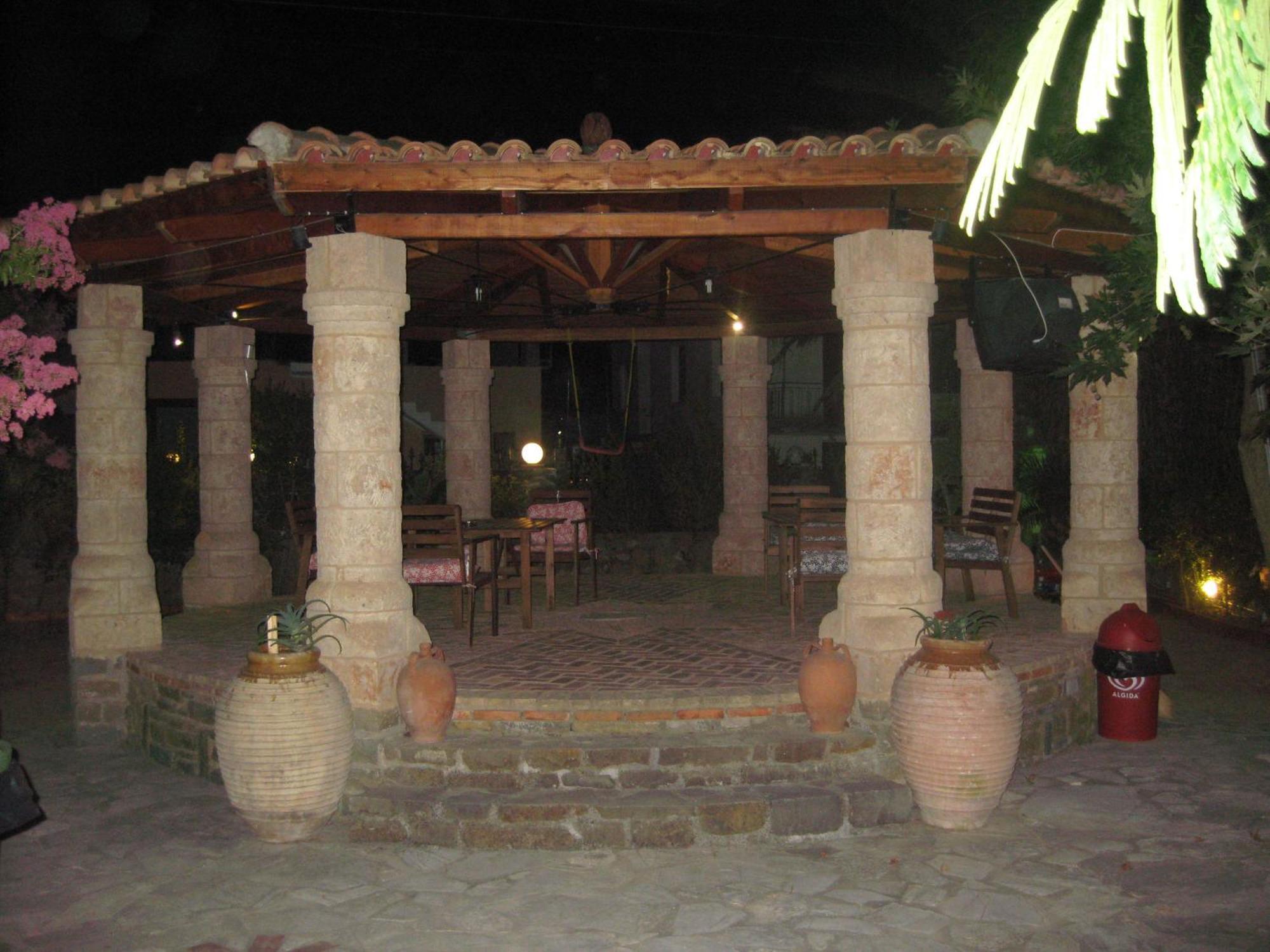 Assimakis Hotel Finikounta Exterior photo